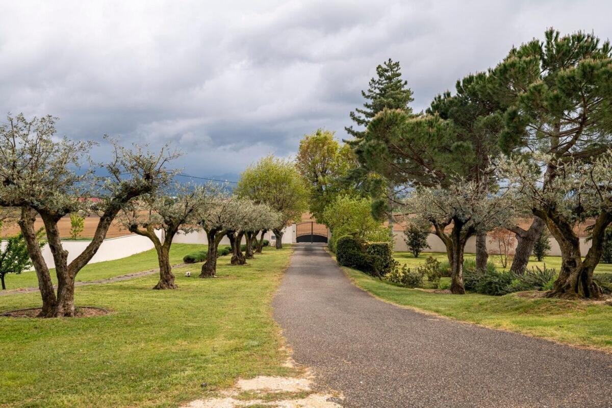 La Villa Moursoise 4 Etoiles Kültér fotó