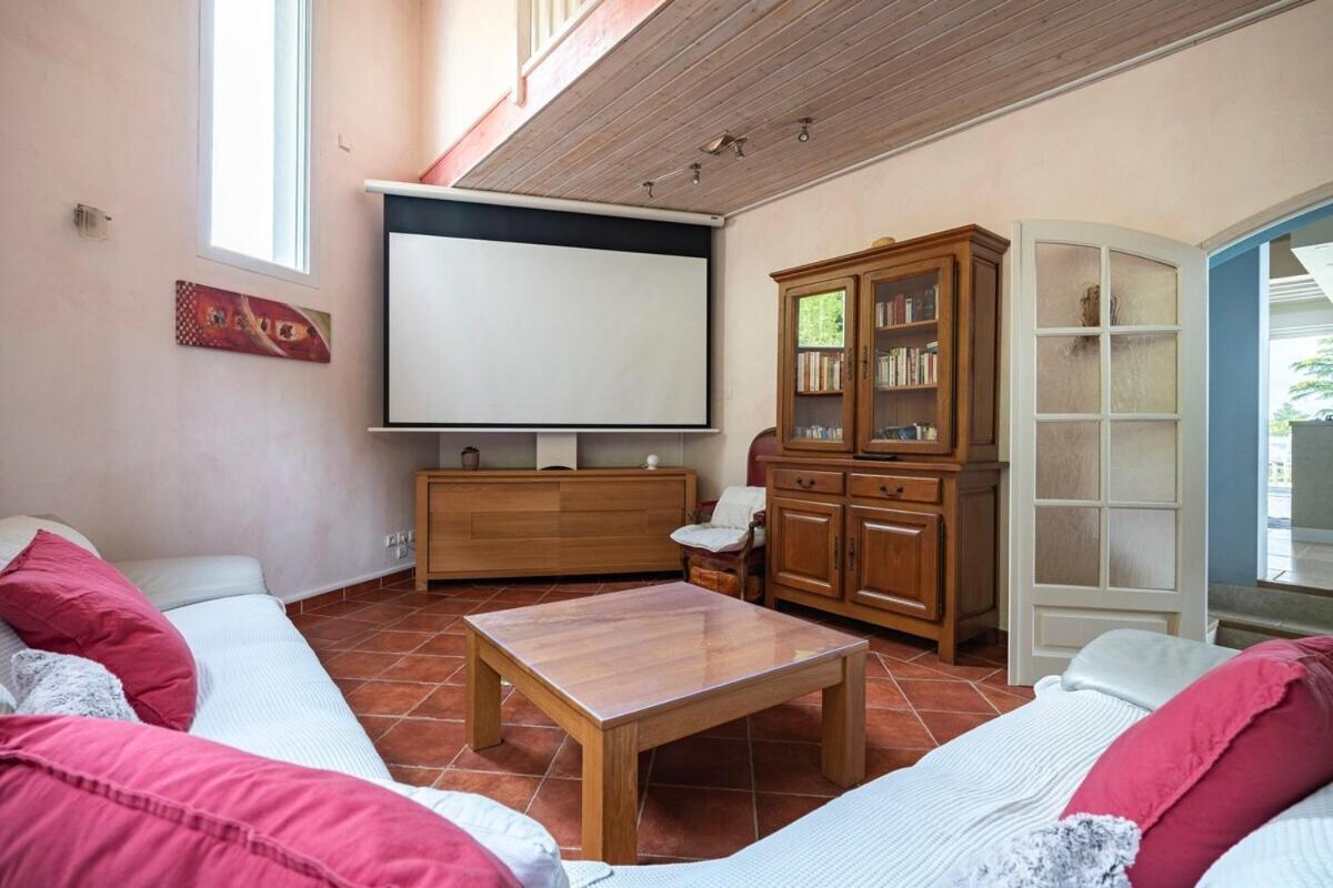 La Villa Moursoise 4 Etoiles Kültér fotó